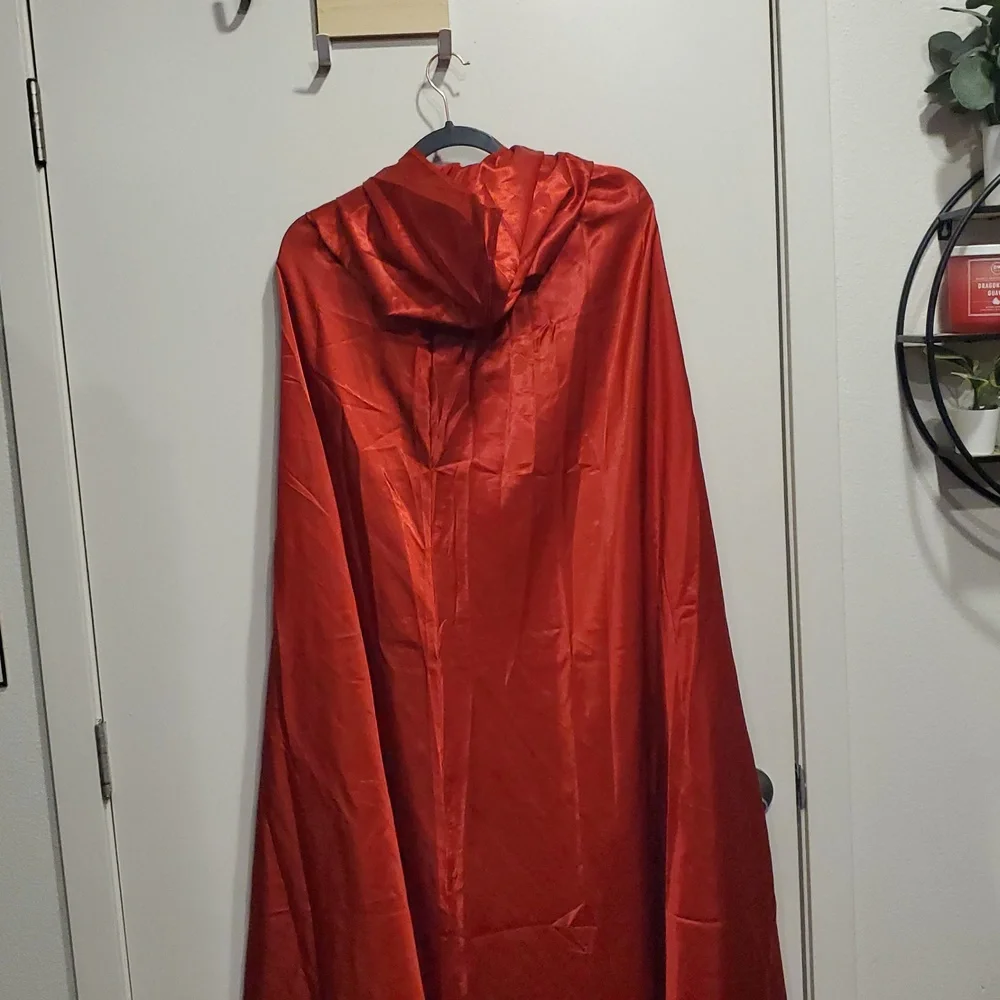 Men's Red Satin Hooded Costume Cape One Size - Picture 4 of 4